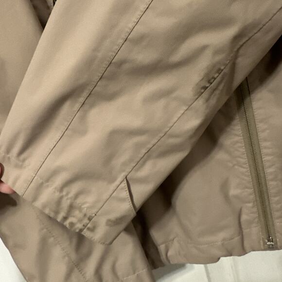 The North Face Men’s Tan Medium DryVent Rain/Wind Jacket - Picture 5 of 10